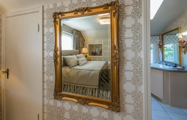 Elegant Suite, 1 Queen Bed, City Skyline & Ocean View