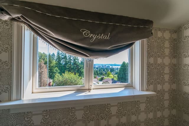 Elegant Suite, 1 Queen Bed, City Skyline & Ocean View