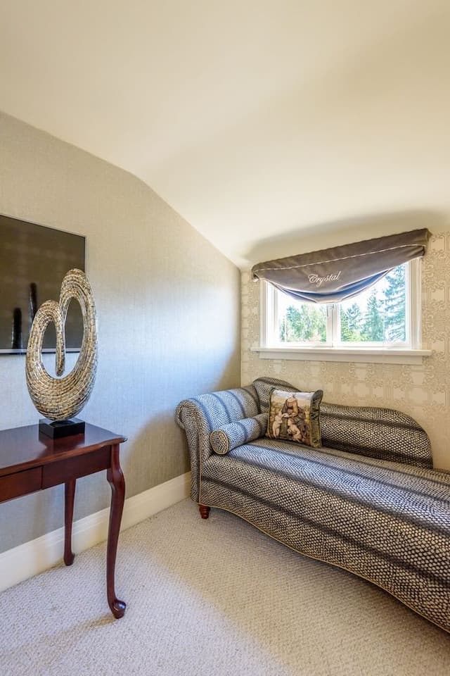Elegant Suite, 1 Queen Bed, City Skyline & Ocean View