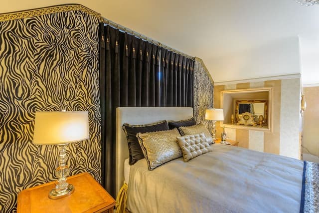 Luxury Suite, 1 Queen Bed, City Skyline & Ocean View Double Jacuzzi Tub, Fireplace