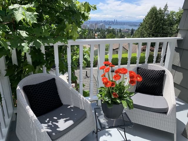 Deluxe Suite, 1 Queen Bed, City Skyline & Ocean View / Balcony & Double Jacuzzi Tub, Fireplace