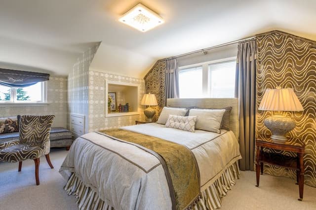Elegant Suite, 1 Queen Bed, City Skyline & Ocean View