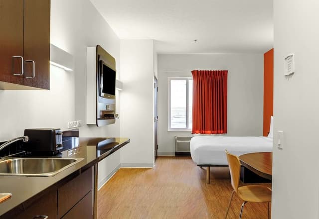 Standard Suite, 1 Queen Bed, Non Smoking, Kitchenette