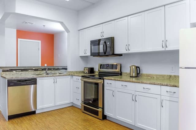Deluxe Suite, 1 King Bed, Non Smoking, Kitchen