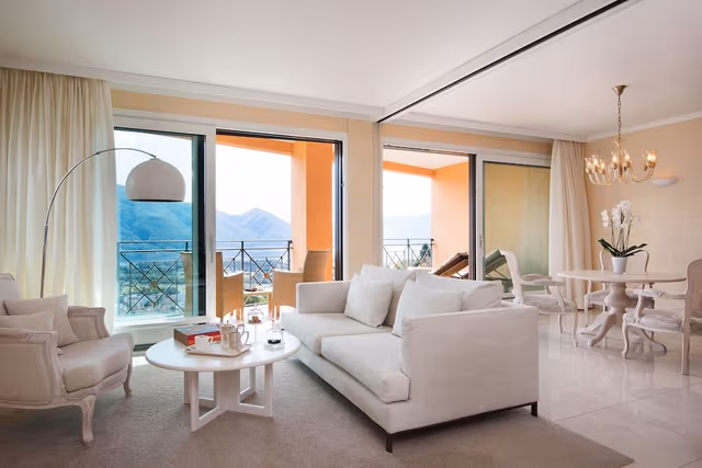 Panorama Corner Suite, Lake View