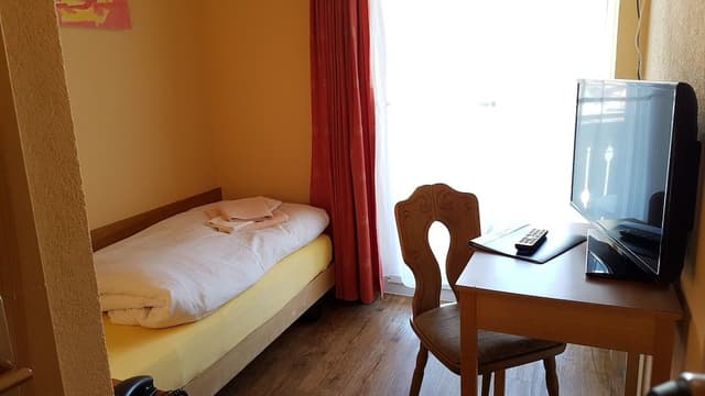 Economy Single Room, Shared Bathroom