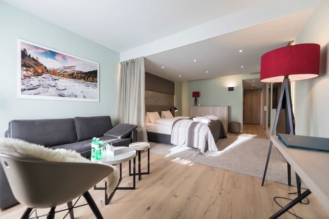 Residence 4 Star - Premium Double Room south or west - High Floor