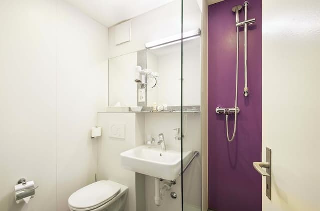 MEDIUM DOUBLE ROOM
