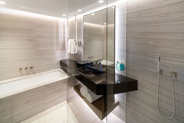 Junior Suite w/Balcony