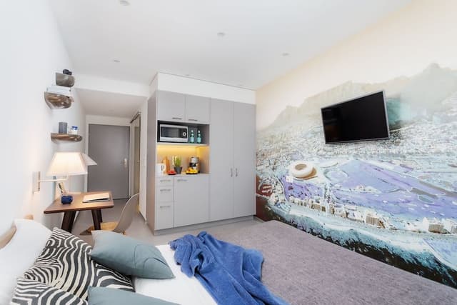 Studio, Kitchenette