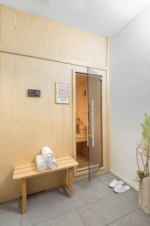 Penthouse Suite with Sauna (pets not allowed)