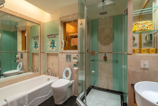 Suite, 1 King Bed, Non Smoking, Mountain View