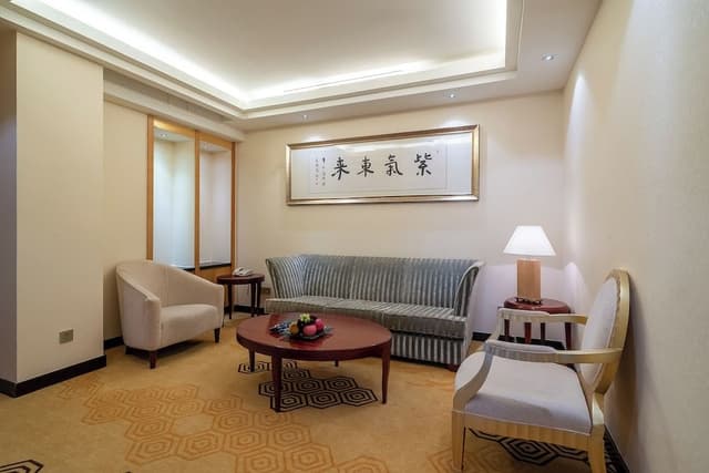 Suite, 1 King Bed, Non Smoking, Mountain View