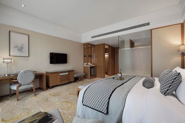 Signature Single Room, 1 King Bed