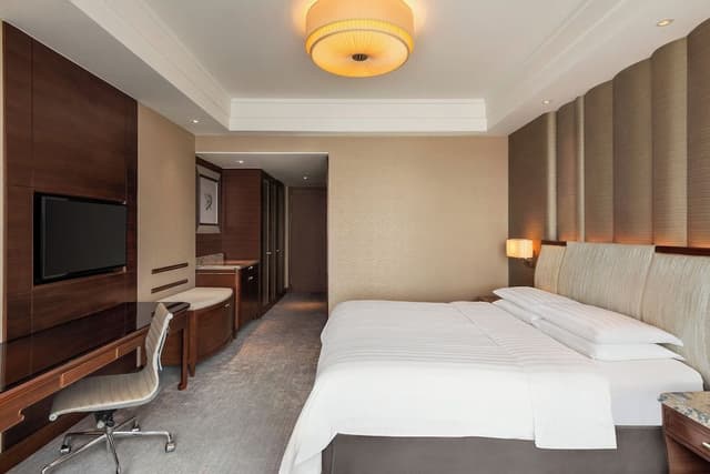 Deluxe Room, 1 King Bed, River View