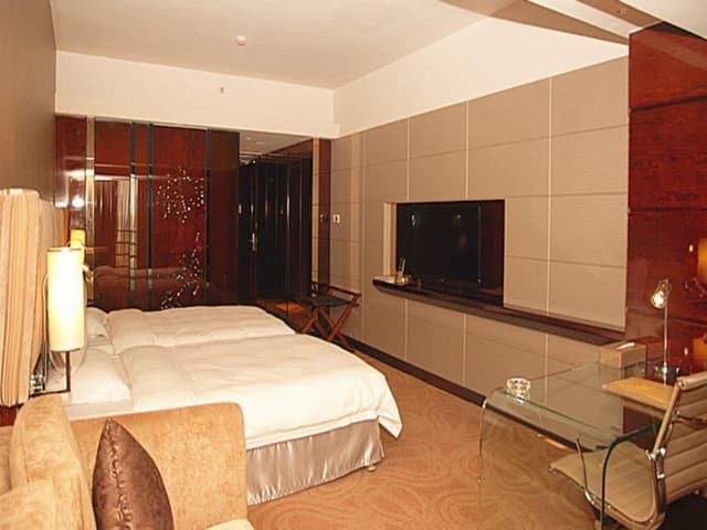 Deluxe King Bed