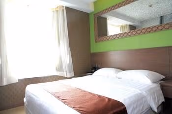Deluxe Queen Room