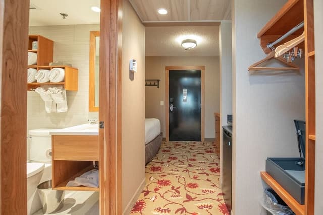 Superior Split Room.