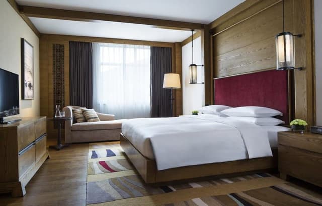 Regency, Suite, 1 King Bed