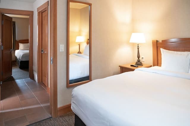 Premier Condo (2 Bedroom Loft- 4 Q)