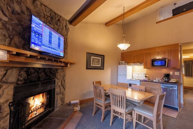 Deluxe Condo, 1 Bedroom (Loft)