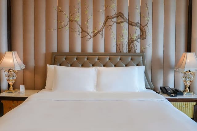 Executive King Room Lake View