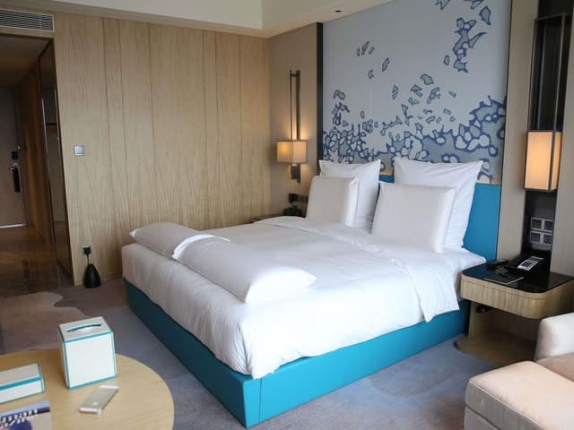 Deluxe Room, 1 King Bed, Club Lounge Access (Executive, High Floor)
