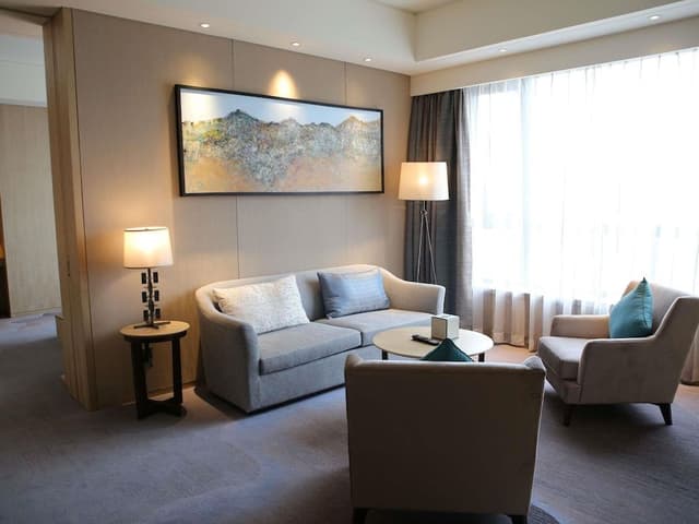 Deluxe Suite, 1 King Bed, Club Lounge Access
