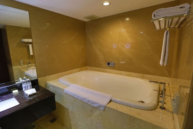 Suite, 1 King Bed, Smoking
