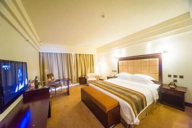 Business Room, 1 King Bed, City View