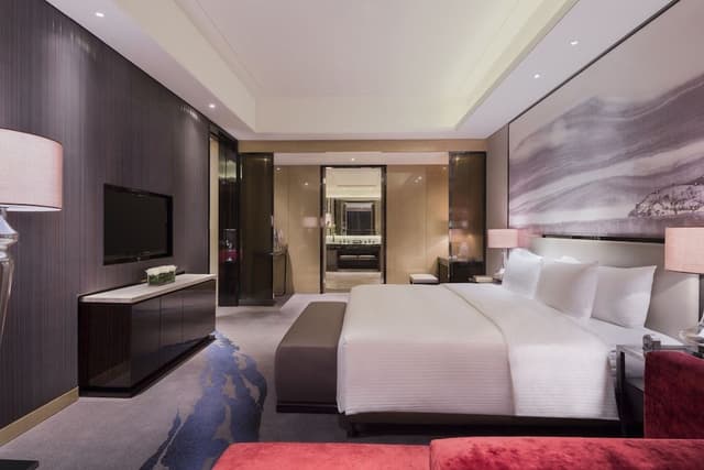 Deluxe Suite, 1 King Bed