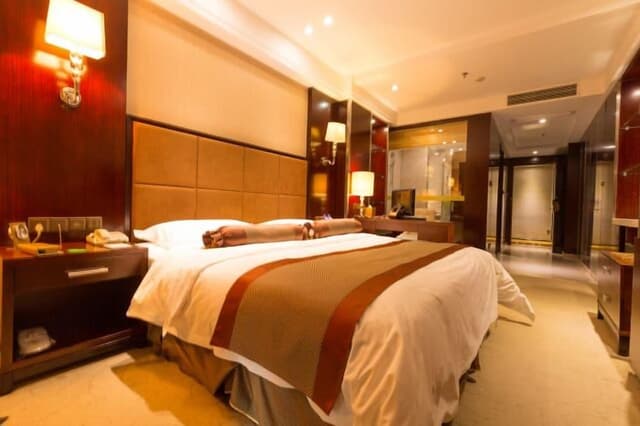 Deluxe King Room