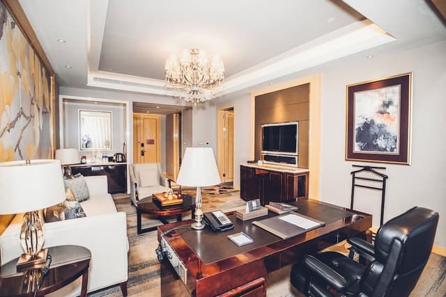 Deluxe Suite