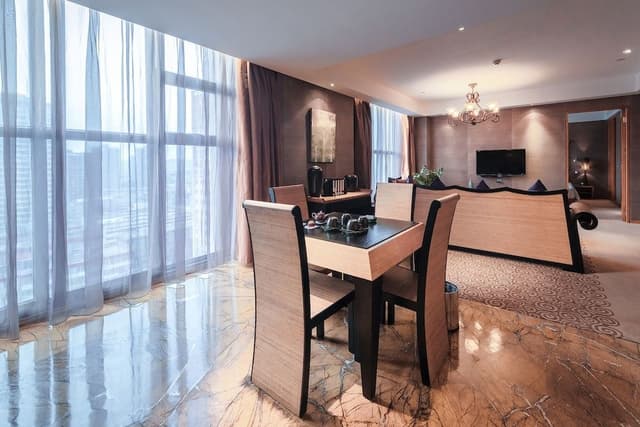 Deluxe Suite