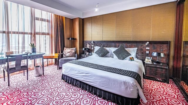 Deluxe Suite