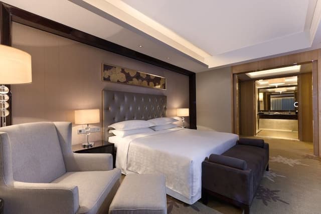 Room, 1 King Bed, City View