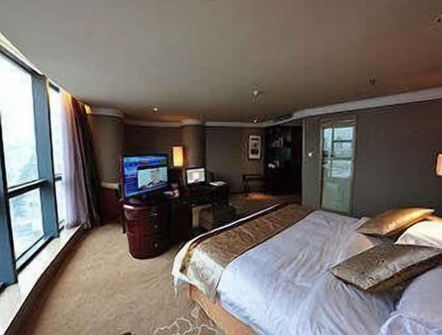 Deluxe Duplex, 1 Queen Bed, Smoking