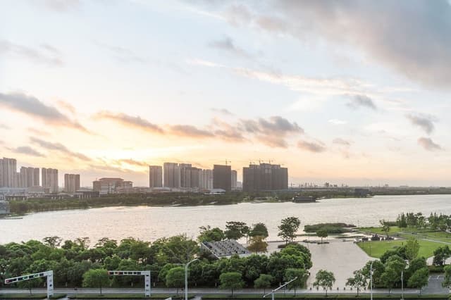 1 King Bed, City View, High Floor