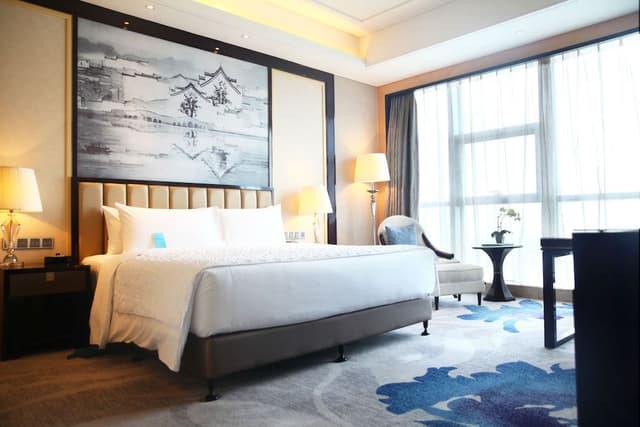 1 King Bed, City View, High Floor