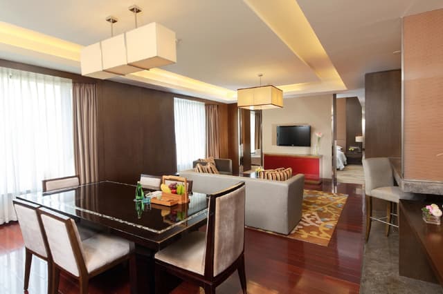 Executive Suite