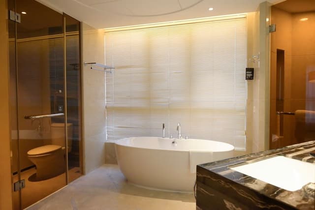 Deluxe Suite, 1 King Bed, Club Lounge Access, River View