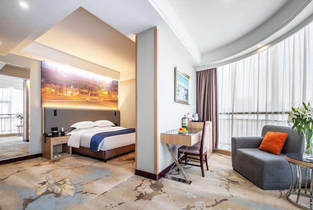Suite, 1 King Bed, Smoking