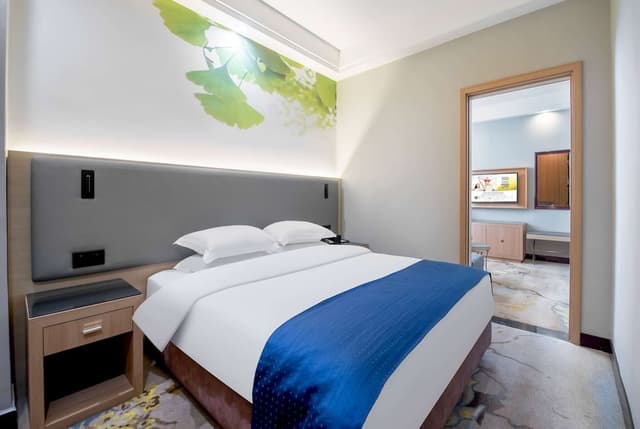 Suite, 1 King Bed, Non Smoking
