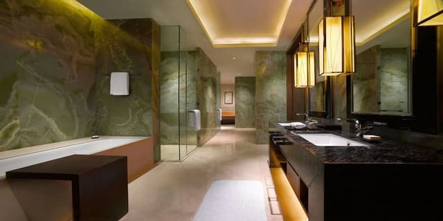 Club Room, 1 King Bed, Garden View