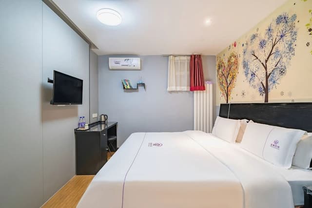 Basic Room, 1 Queen Bed