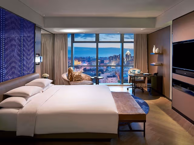 Luxury Room, 1 King Bed