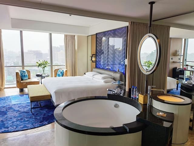 Luxury Room, 1 King Bed