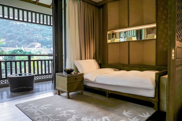 Basic Suite, 1 King Bed (Karst Discovery)