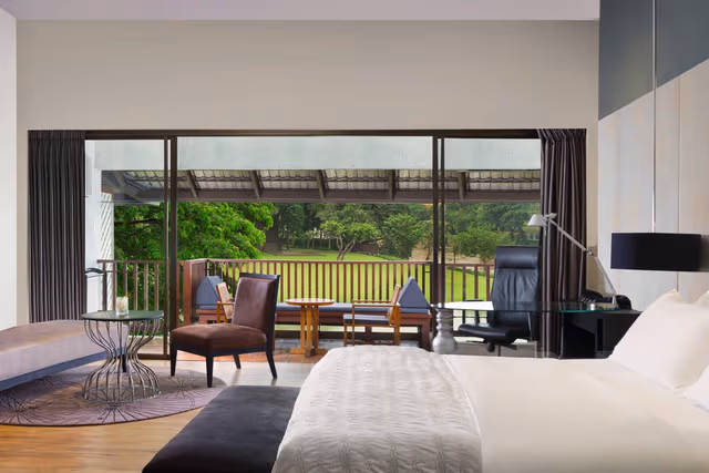 Larger Guest room, 1 King, Pool view, Balcony