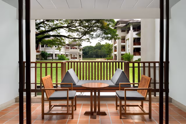 Deluxe King Room with Garden View